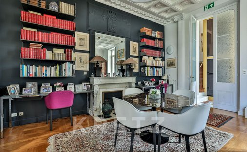 One Of Flat Roof Water Castle, Rochefort ( Commerical)