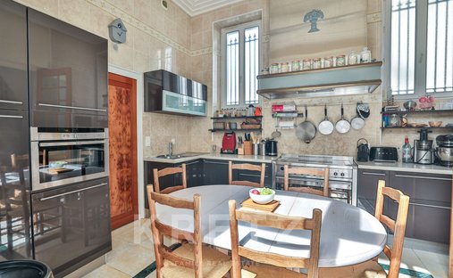 One Of Flat Roof Water Castle, Rochefort ( Commerical)