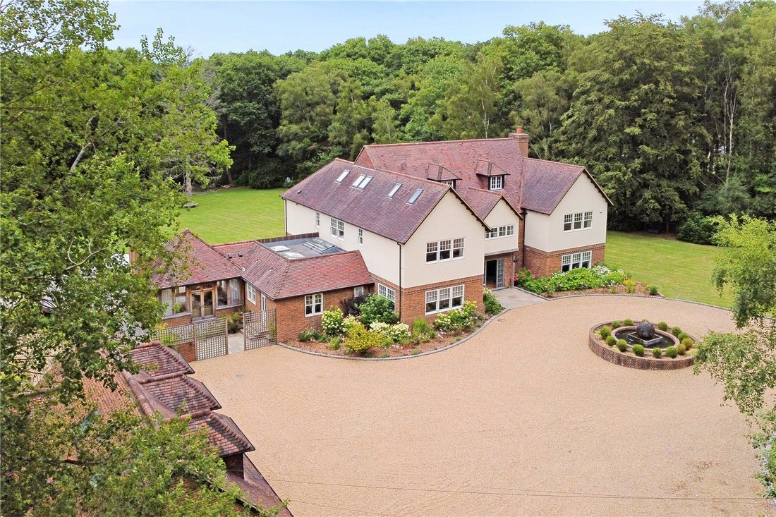 House in Crawley Down (Worth), Crawley Down, England 1 - 17313023