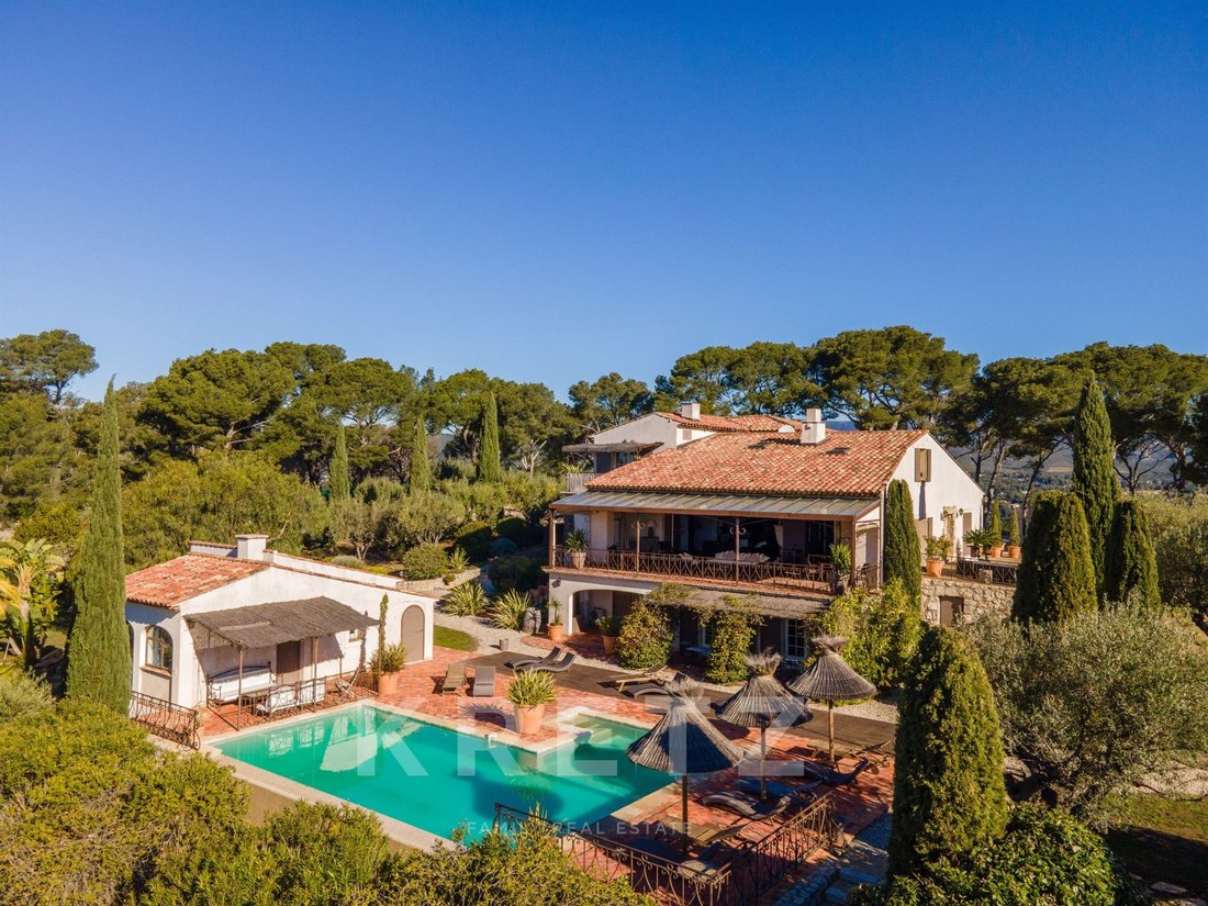 Villa in La Cadiere-d'Azur, Provence-Alpes-Côte d'Azur, France 2 - 17310602