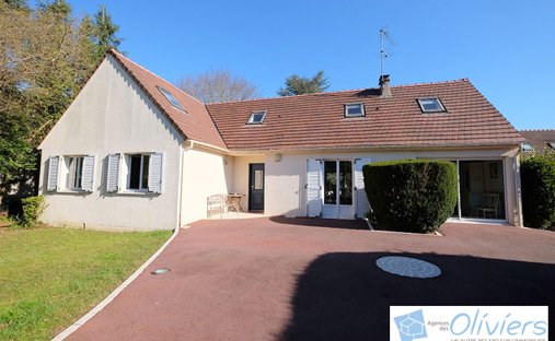 House in Cernay-la-Ville, Ile-de-France, France 1