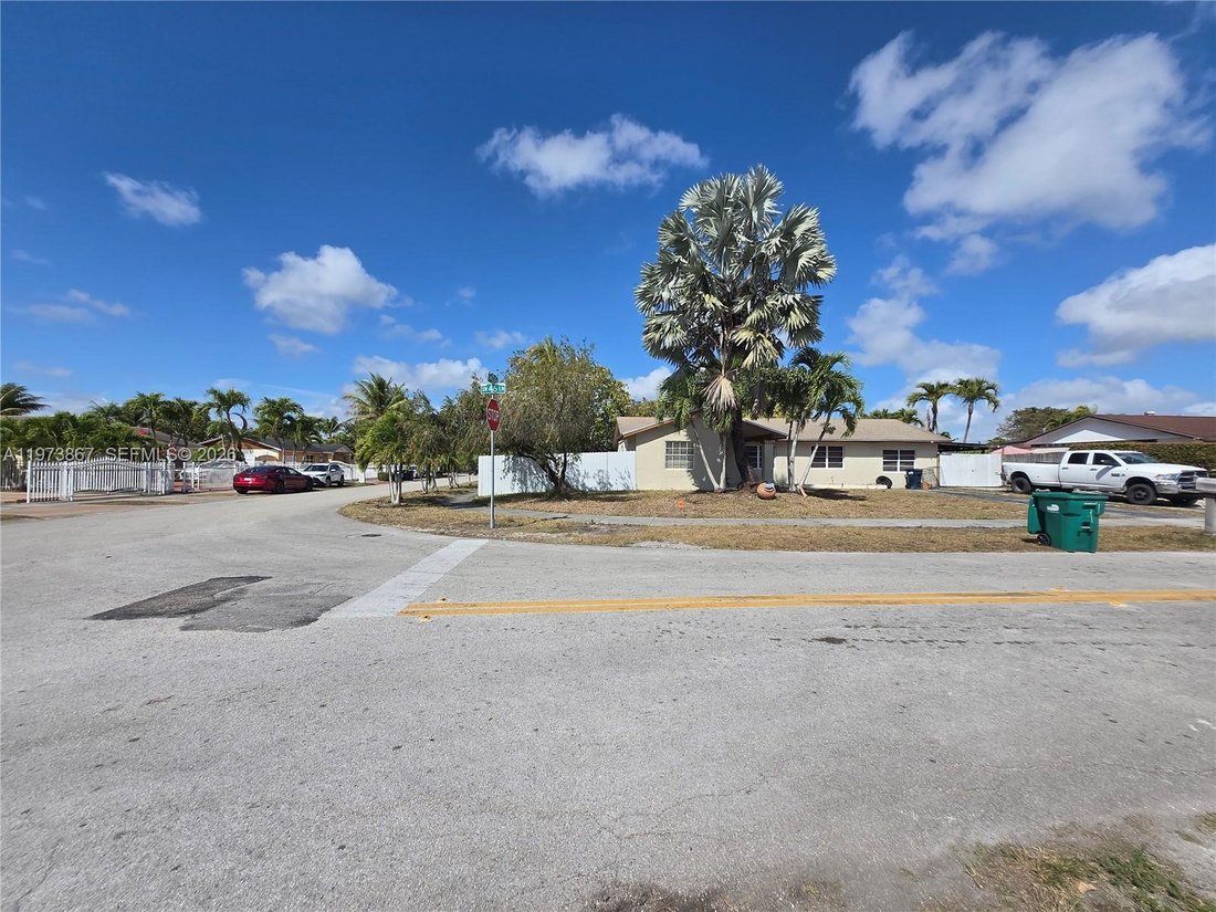 House in Miami, Florida, United States 3 - 17317292