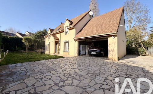 House in Petit Chatenay, Châtenay-Malabry, France 1