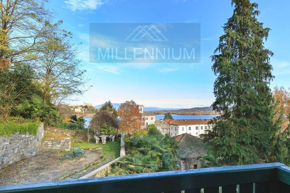 Villa in Arona, Piedmont, Italy 3 - 17318678