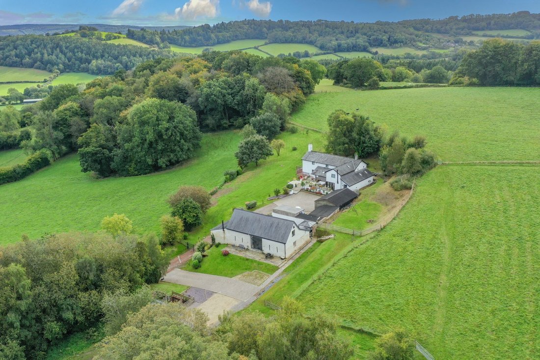 House in Llanbadoc, Wales 1 - 17316180