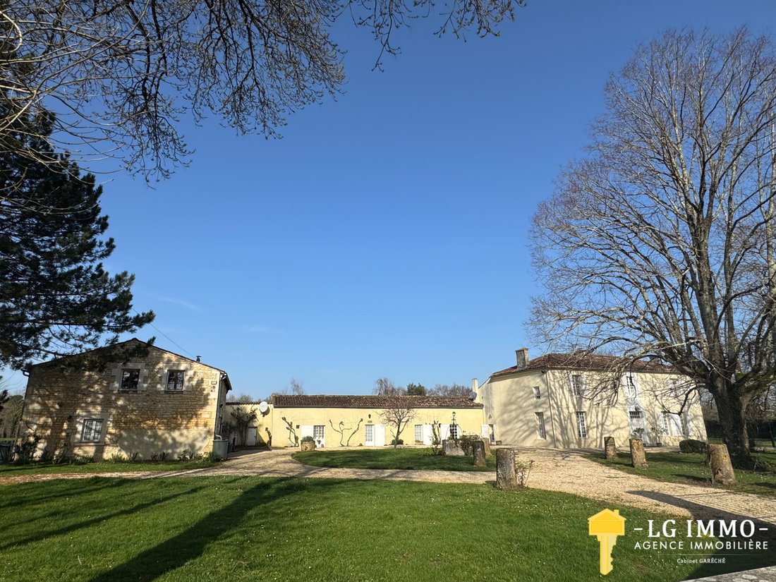 House in Saint-Sigismond-de-Clermont, Nouvelle-Aquitaine, France 1 - 17313295