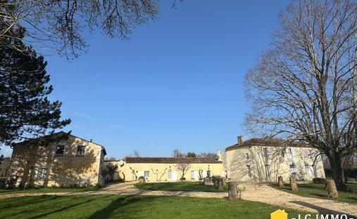 Casa a Saint-Sigismond-de-Clermont, Nuova Aquitania, Francia 1