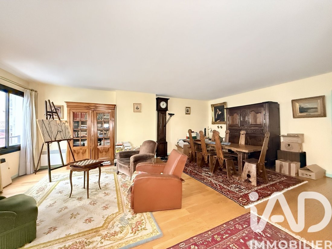 Apartment in Perouses, Paris, Ile-de-France 2 - 17312150