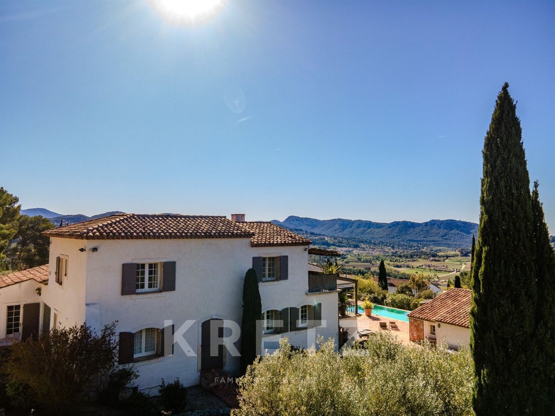Villa in La Cadiere-d'Azur, Provence-Alpes-Côte d'Azur, France 1 - 17310602