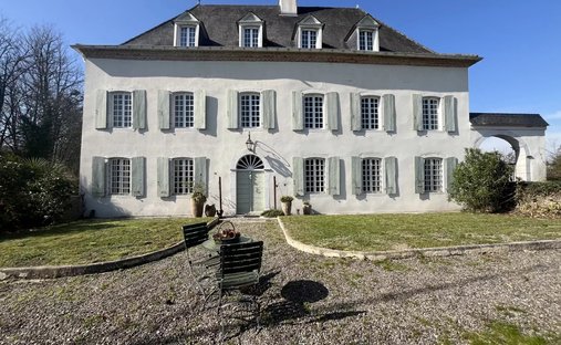 House in Sauveterre-de-Bearn, Nouvelle-Aquitaine, France 1