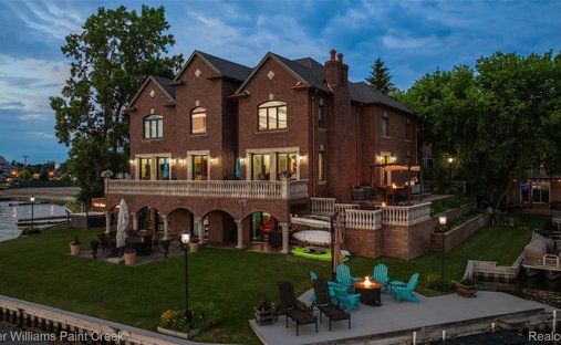 House in Orion charter Township, Michigan, United States 1