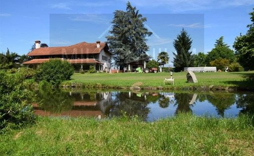 Landhaus in Arona, Piemont, Italien 1