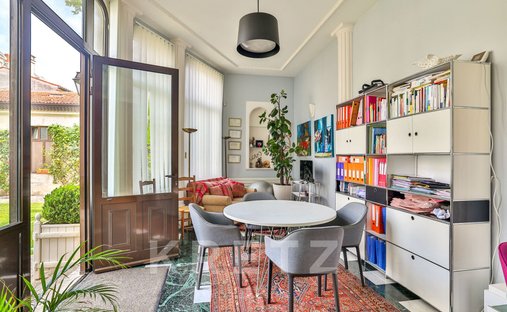 One Of Flat Roof Water Castle, Rochefort ( Commerical)