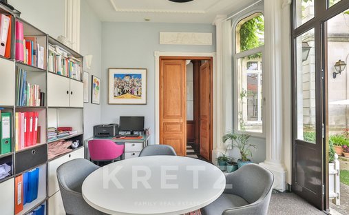 One Of Flat Roof Water Castle, Rochefort ( Commerical)