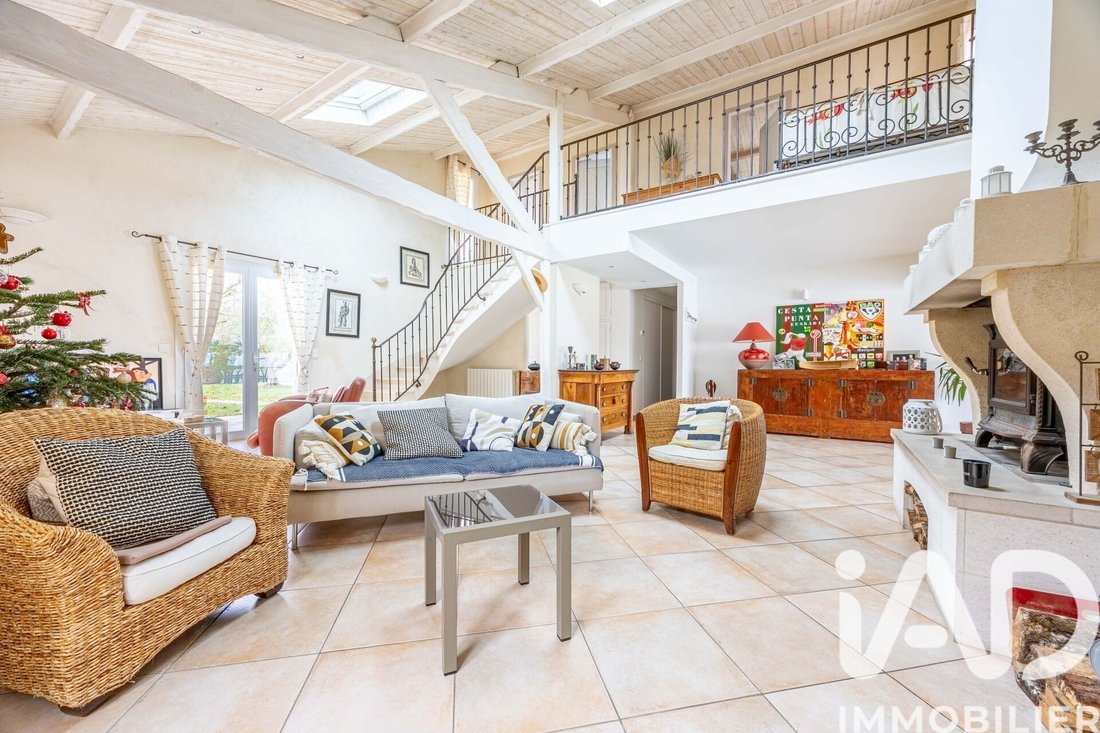House in Yvrac, Nouvelle-Aquitaine, France 1 - 16862741
