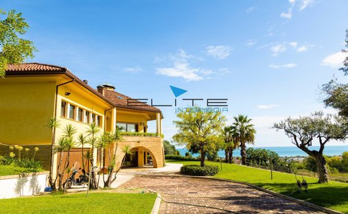 Villa in Francavilla al Mare, Abruzzo, Italy 1