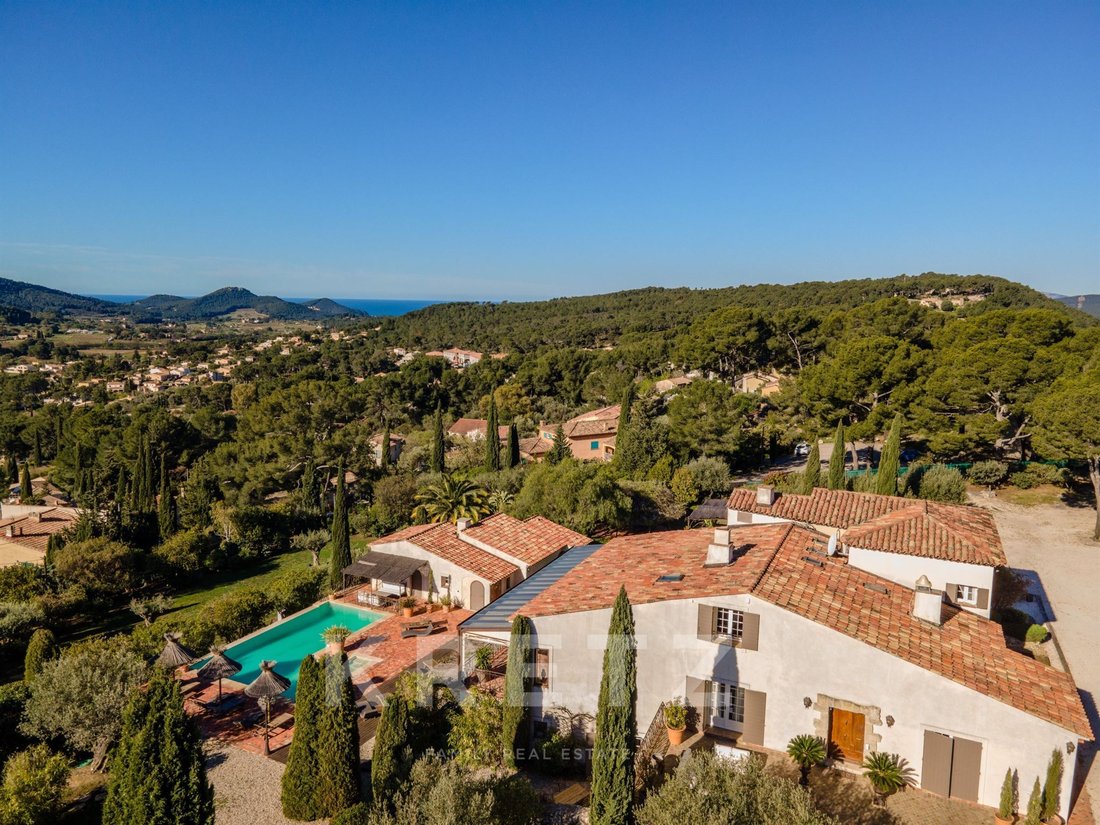 Villa in La Cadiere-d'Azur, Provence-Alpes-Côte d'Azur, France 4 - 17310602