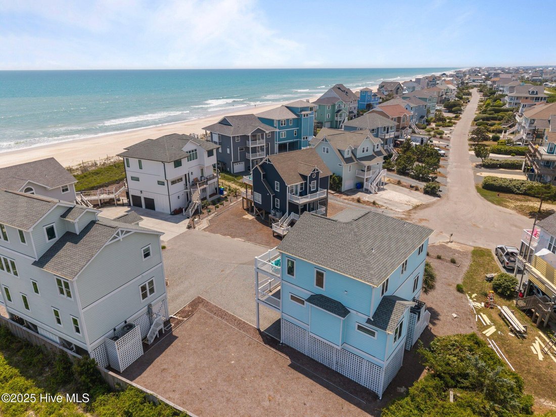 House in North Topsail Beach, North Carolina, United States 5 - 17319033
