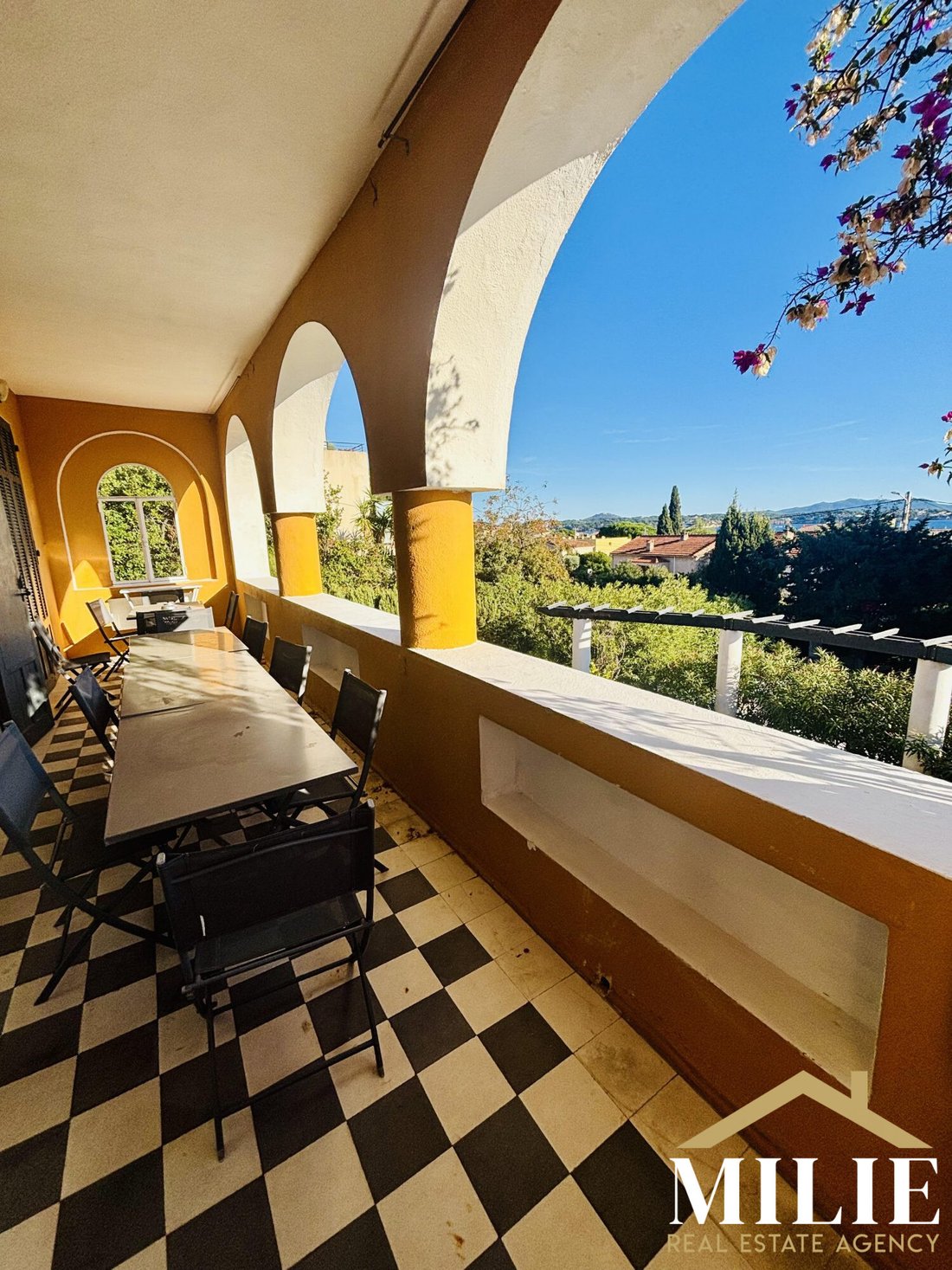 Villa in Bandol, Provence-Alpes-Côte d'Azur, France 4 - 16581440
