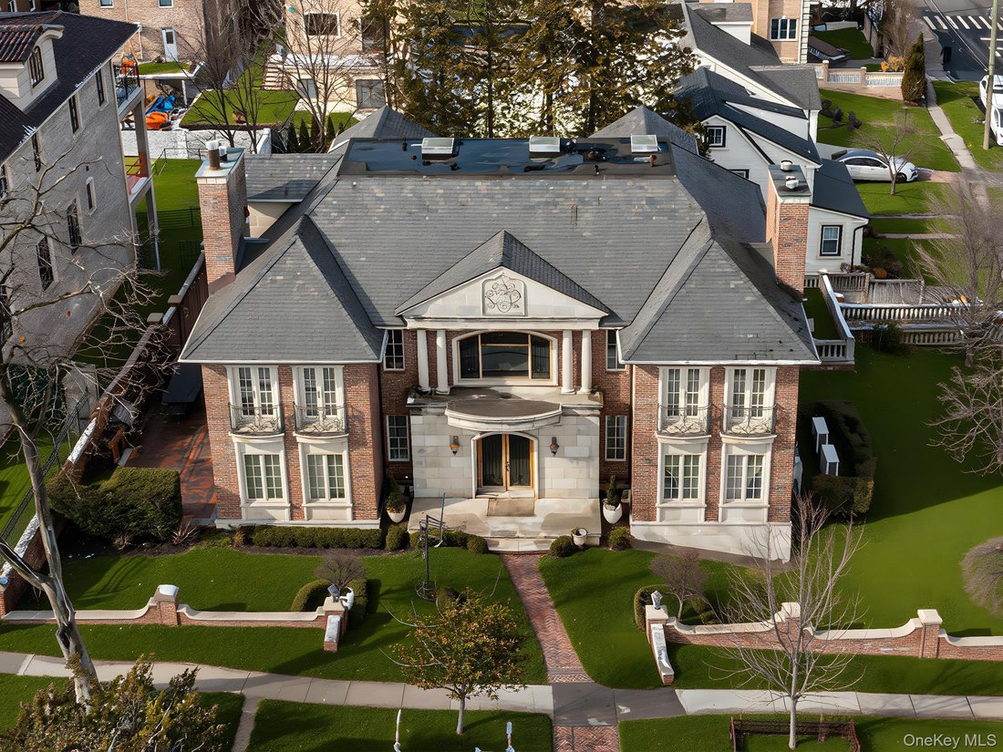 House in New York, New York, United States 1 - 17323211