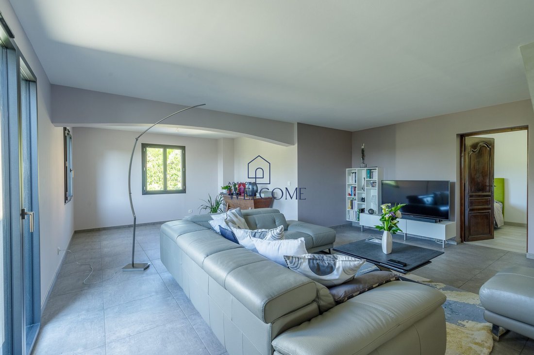 Villa in Saint-Georges-les-Bains, Auvergne-Rhône-Alpes, France 5 - 17315164
