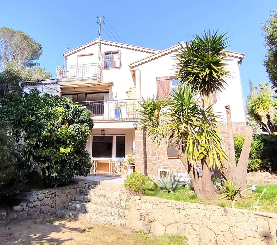 House in Boulouris, Saint-Raphaël, France 1 - 17318460
