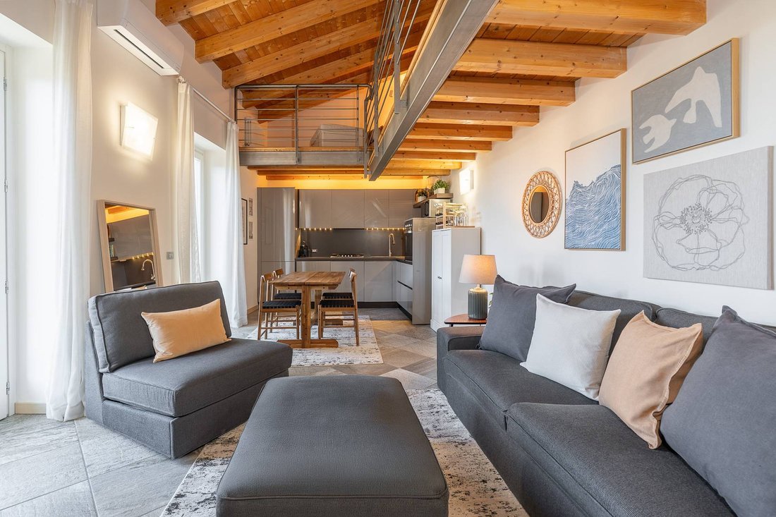 Apartment in Lungo Lago-Centro, Lecco, Lombardy 1 - 17317103
