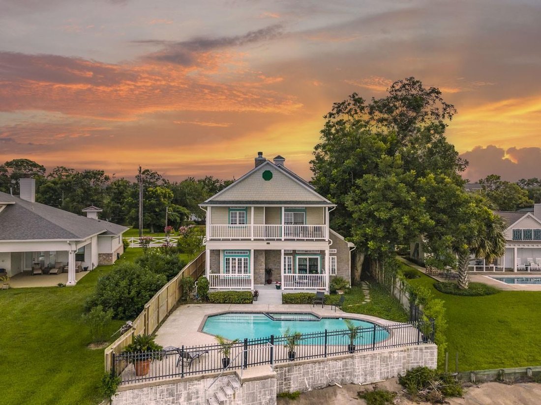 House in Bacliff, Texas, United States 1 - 17321220