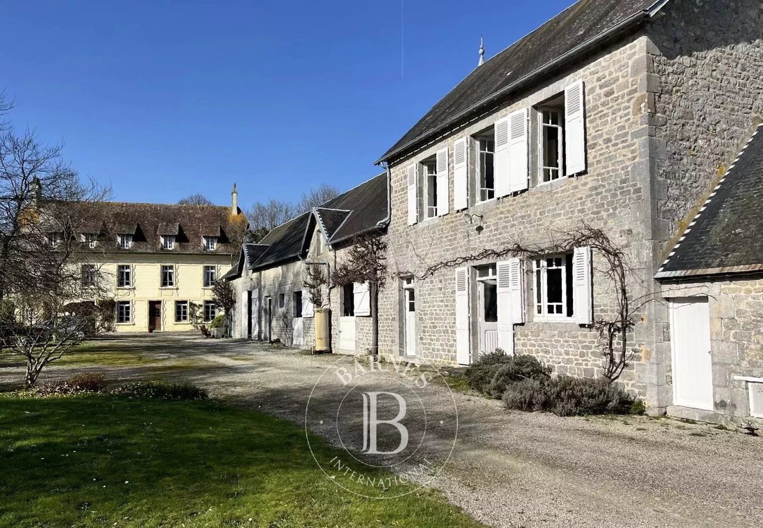 Estate in Quettreville-sur-Sienne, Normandy, France 1 - 17302772