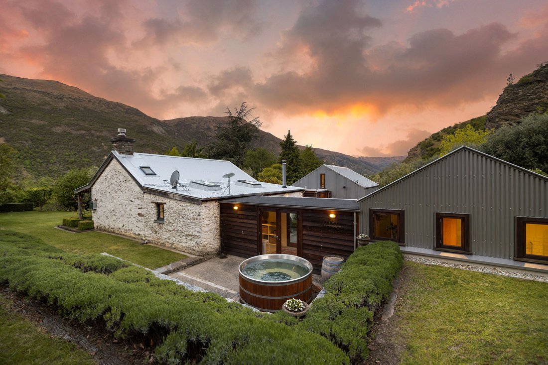 Queenstown, Otago, New Zealand 4 - 17323285