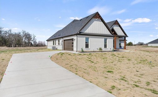 House in Celeste, Texas, United States 1