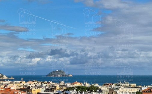 Penthouse in Western Hill, Alassio, Liguria 1