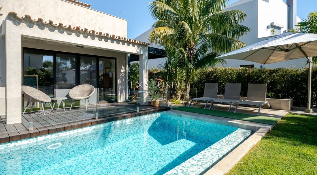 Villa in Vilamoura, Quarteira, Algarve 2 - 17311240