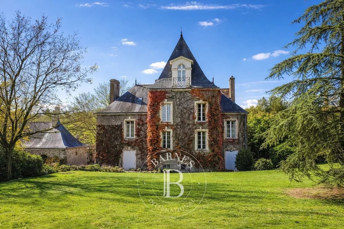 Estate in Moisdon-la-Rivière, Pays de la Loire, France 1 - 15546458