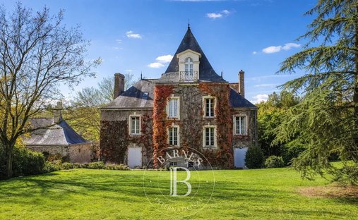 Estate in Moisdon-la-Rivière, Pays de la Loire, France 1