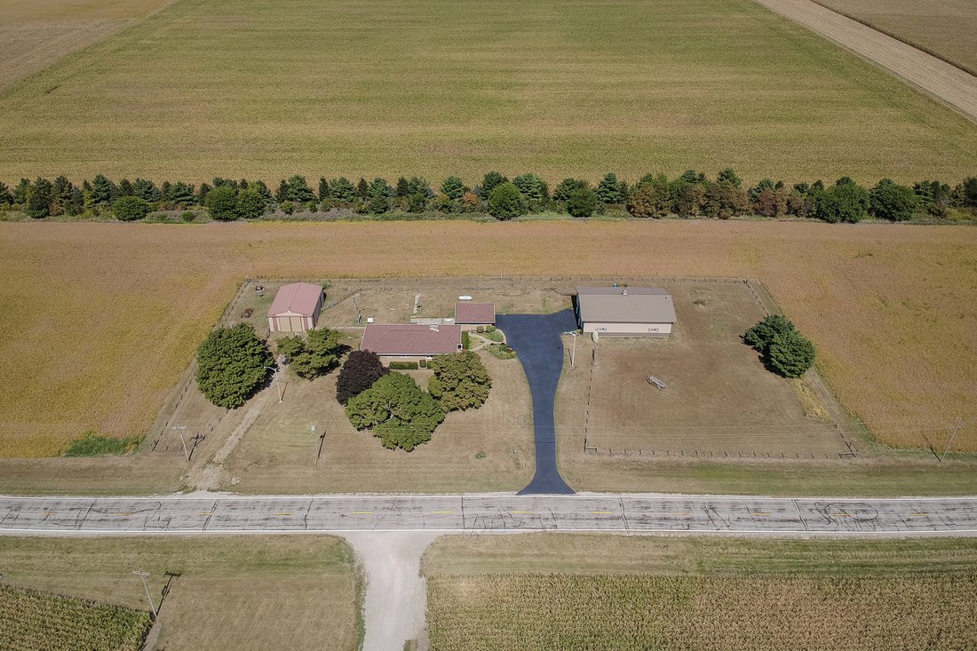 House in Le Roy, Illinois, United States 3 - 17318696