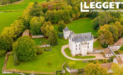 Castello a Vouzan, Nuova Aquitania, Francia 1