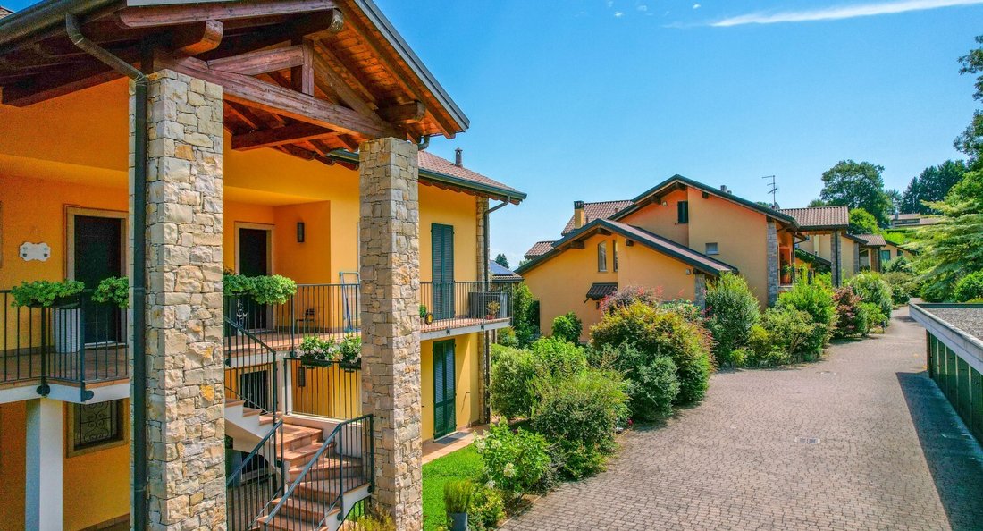 Apartment in Ranco, Lombardy, Lombardy, Italy 2 - 17312720