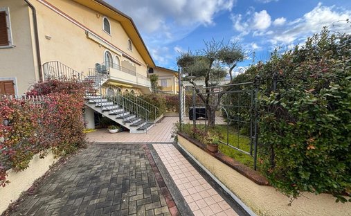 Apartment in Licciana Nardi, Tuscany, Italy 1