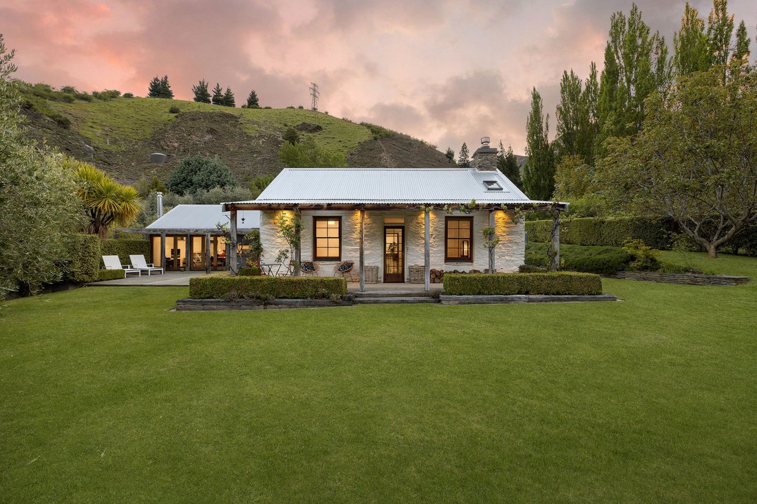 Queenstown, Otago, New Zealand 1 - 17323285