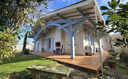 Villa in Cazaux, La Teste-de-Buch, France 1
