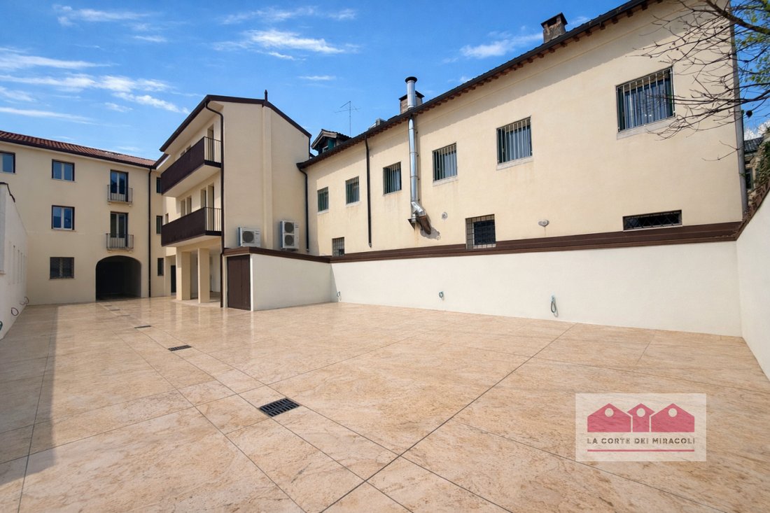 Apartment in Center, Vicenza, Veneto 3 - 17051923