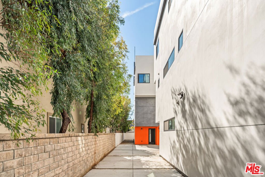 Los Angeles, California, United States 5 - 17312533