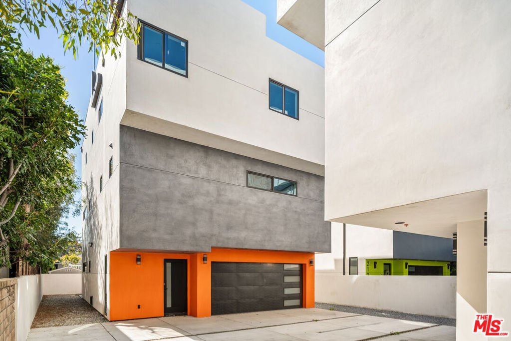 Los Angeles, California, United States 2 - 17312533