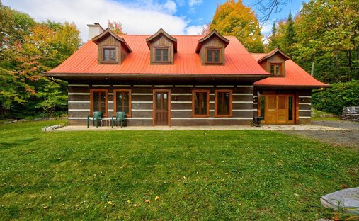 House in Sainte-Anne-des-Lacs, Quebec, Canada 1