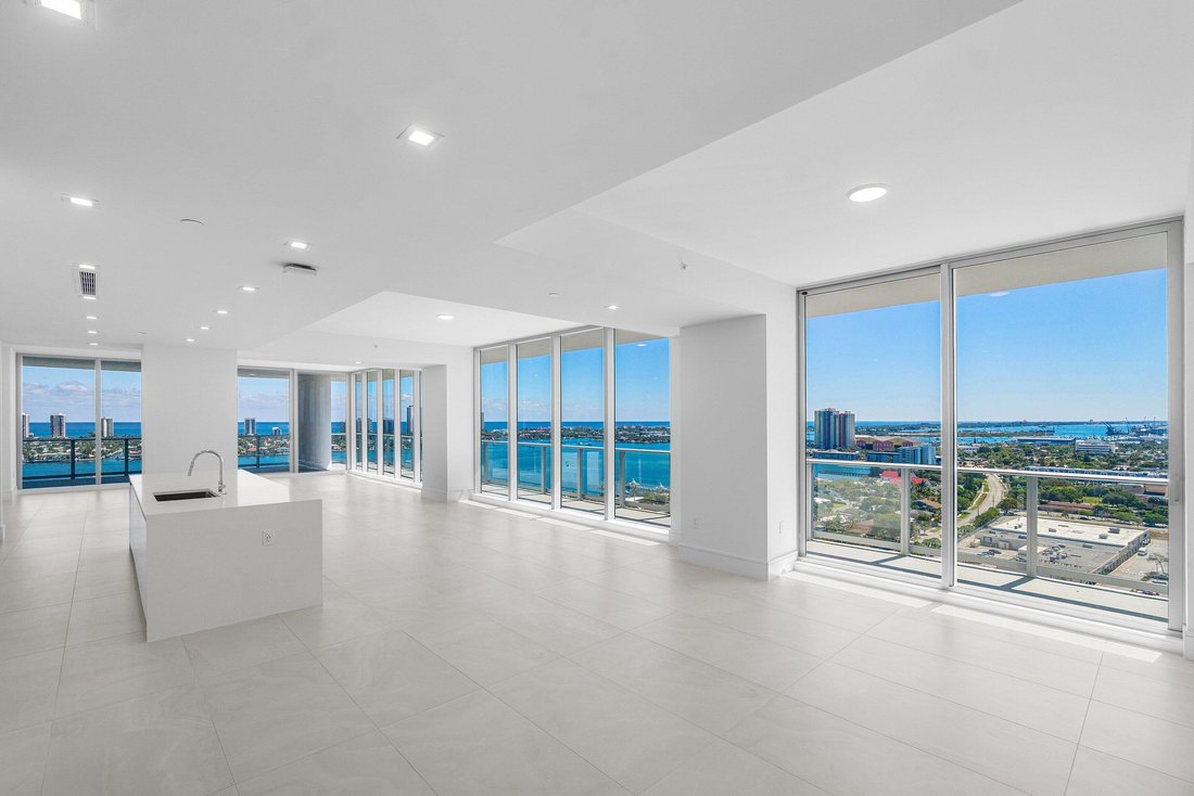 Condo in Lake Park, Florida, United States 2 - 17312711