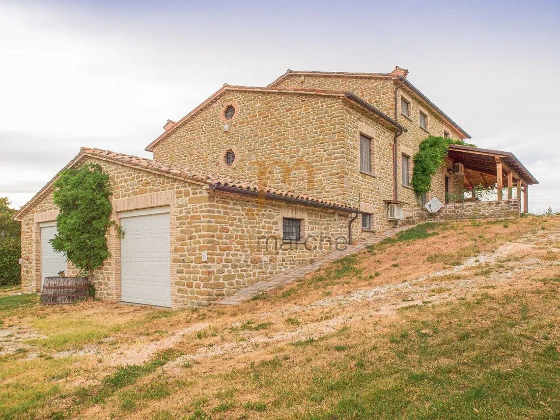 Villa in Cantiano, Marche, Italy 1 - 17282859
