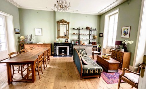 One Of Flat Roof Water Castle, Rochefort ( Commerical)