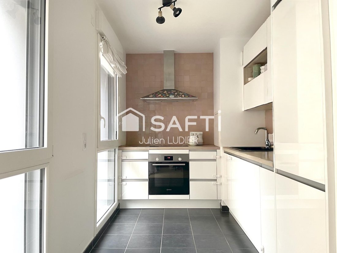 Apartment in Clignancourt-Jules Joffrin, Paris 18e Arrondissement, Paris 4 - 17311824