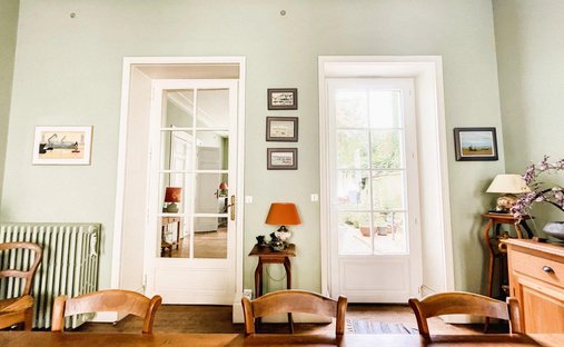 One Of Flat Roof Water Castle, Rochefort ( Commerical)